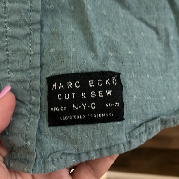 Marc Ecko Cut & Sew NYC Button Up Mens Size Small Petite - Picture 2 of 5
